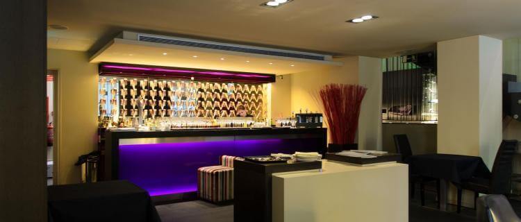 Bar area of 987 Lounge Hotel in Barcelona